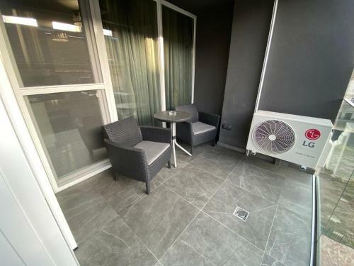 Noir Silvery Apartman