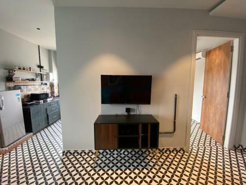 Luxurious 1bhk Apartment With Terrace Garden