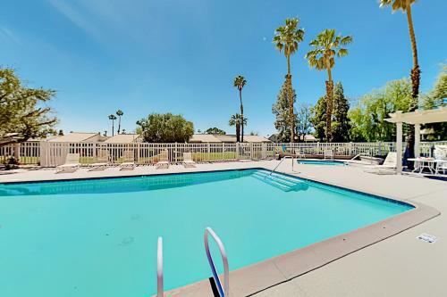 Palm Desert Resorter 42-04