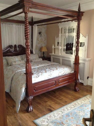 Riverside Lodge B&B