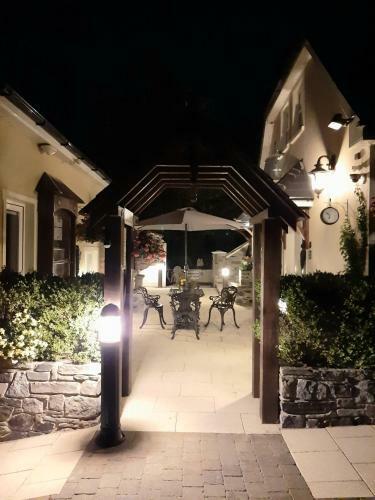 Riverside Lodge B&B