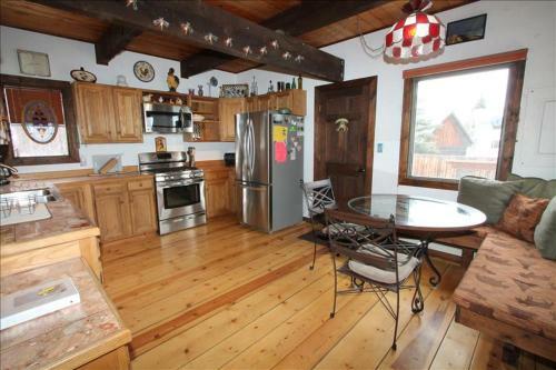 Pooches Paradise Location Elk Ave Dog Friendly