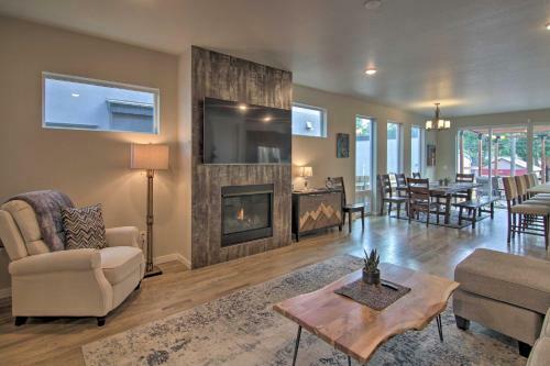 Upscale And Modern Colorado Springs Townhome!