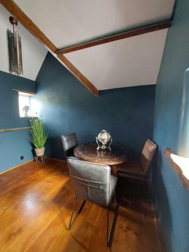 Beautiful 1 Bedroom Cottage With Fireplace