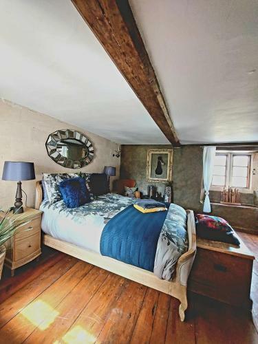 Beautiful 1 Bedroom Cottage With Fireplace