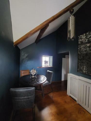 Beautiful 1 Bedroom Cottage With Fireplace