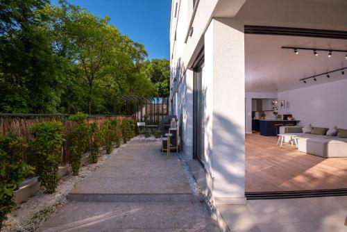 Luxury 2-bedroom Apartment With Panomaric Sea View