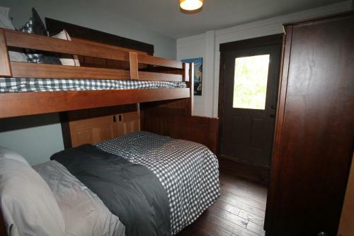 Whetstone Wonder Amazing Views Large Deck Hot Tub Pet Friendly Shuttle