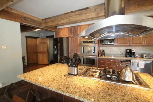 Whetstone Wonder Amazing Views Large Deck Hot Tub Pet Friendly Shuttle