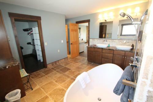 Whetstone Wonder Amazing Views Large Deck Hot Tub Pet Friendly Shuttle