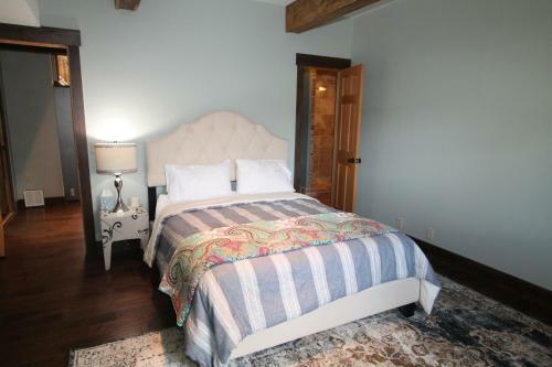 Whetstone Wonder Amazing Views Large Deck Hot Tub Pet Friendly Shuttle