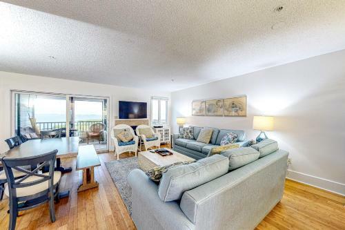 Kings Grant --- 40084 Grant Drive, Unit 72