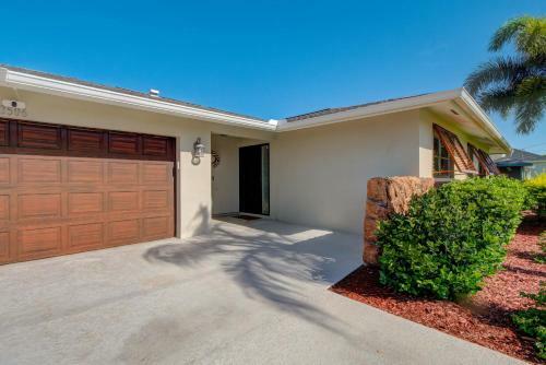 Direct Intercoastal Access W Pool