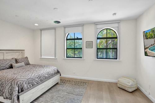 Luxury! 4bed Private Pool Deck! 1,7mi To Beach Townhouse