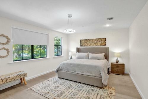 Luxury! 4bed Private Pool Deck! 1,7mi To Beach Townhouse