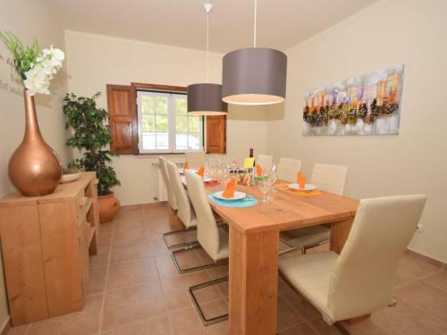 Luxurious Villa In Caldas Da Rainha With Swimming Pool