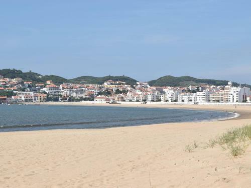 Luxurious Villa In Caldas Da Rainha With Swimming Pool