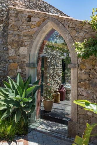 Stylish Guesthouse With Pool In Natural Park