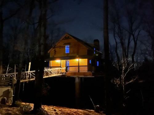 Villa Gold Peak Treehouse Near Helen, Georgia
