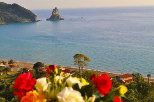 Studio Apartments Maria With Pool And Amazing View - Agios Gordios Beach