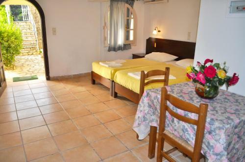 Studio Apartments Maria With Pool And Amazing View - Agios Gordios Beach