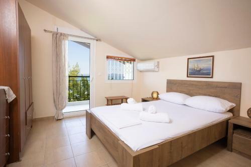 Villa Aurora ? Beachfront, 2mins To Mamalouka And Blue Carpet