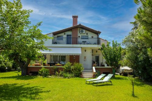 Villa Aurora ? Beachfront, 2mins To Mamalouka And Blue Carpet