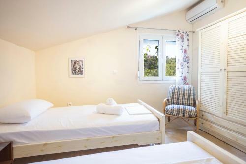 Villa Aurora ? Beachfront, 2mins To Mamalouka And Blue Carpet