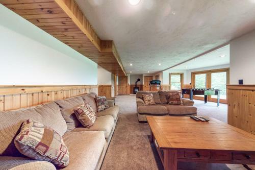 The Bear's Den