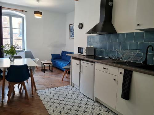 Apartamento Triplex Avec Vue Sur Place Du Centre Historique.