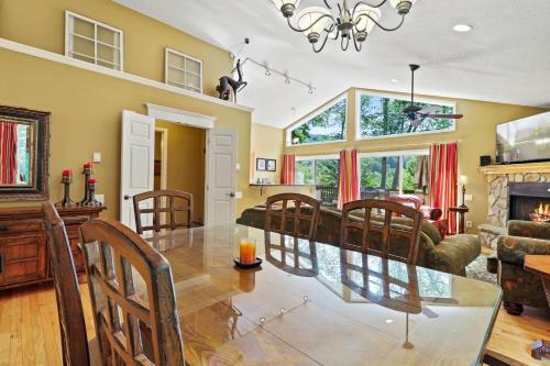 Spacious Mtn Home Close To Slopes Escape Heat