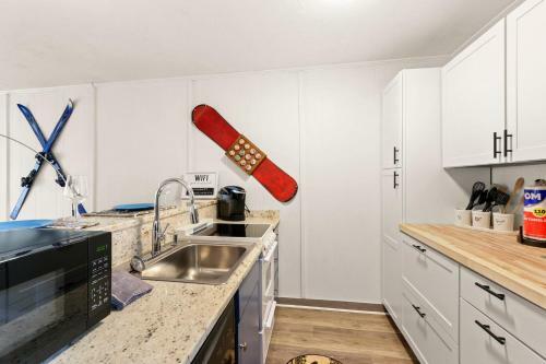 1br 1ba Mountain Holiday Ski Chalet