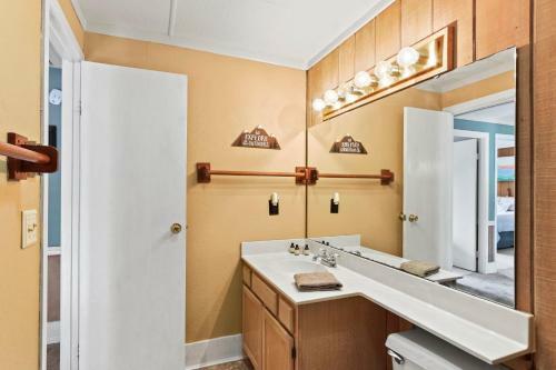 3br 2ba Mountain Condo Sleeps 6 Indoor Pool