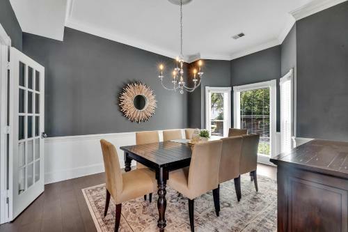 Villa New! Luxury Lakefront Living W/ Dock, Pub, Game Rm