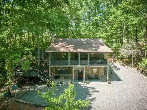 Buckner?s Getaway! Close To Town, Lake And River!