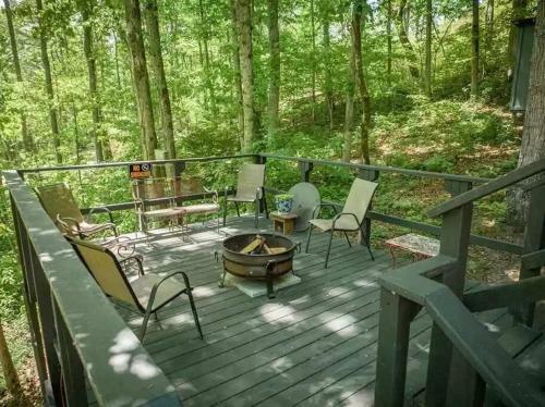 Buckner?s Getaway! Close To Town, Lake And River!
