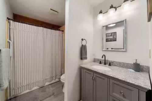 Buckner?s Getaway! Close To Town, Lake And River!
