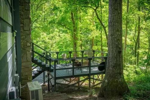 Buckner?s Getaway! Close To Town, Lake And River!