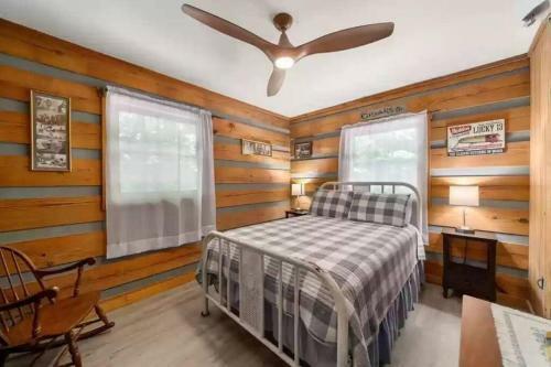 Buckner?s Getaway! Close To Town, Lake And River!