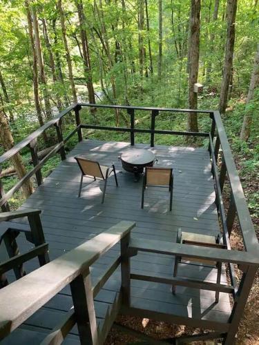 Buckner?s Getaway! Close To Town, Lake And River!