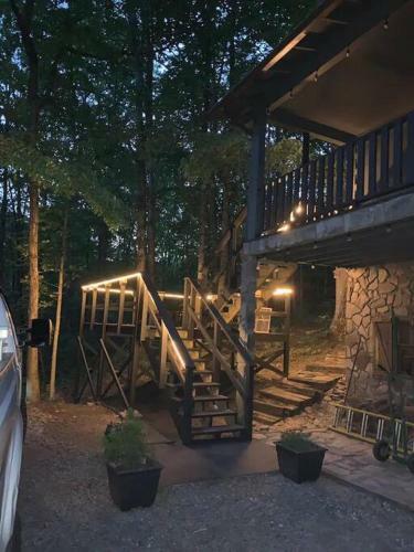 Buckner?s Getaway! Close To Town, Lake And River!