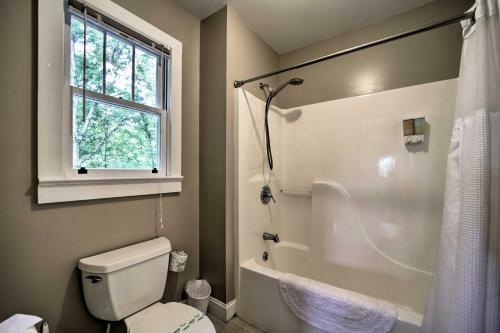 Enchanting Bryson City Cottage With Mtn Views!