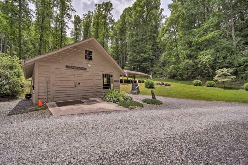 Enchanting Bryson City Cottage With Mtn Views!