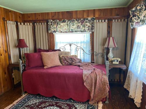 The Violet House Lovely Vintage Cottage