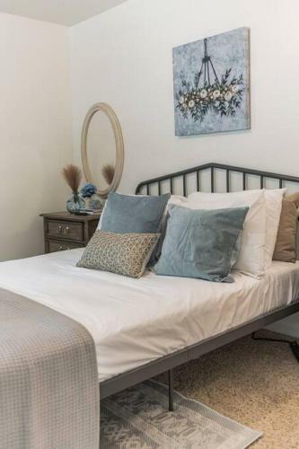 Updated Adorable Bungalow Parking Uptown Area