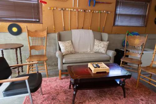 Charming 1960s Home Short Walk To Uptown Lightrail-unit 1