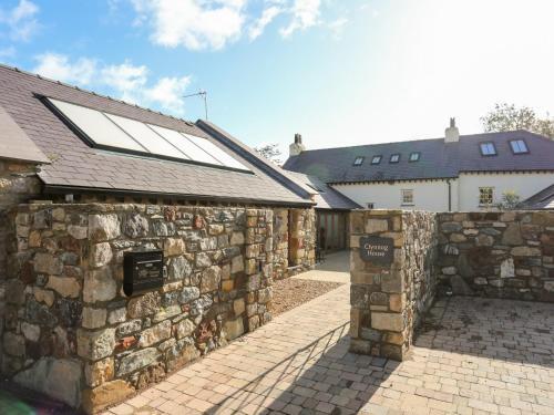 Clynnog House
