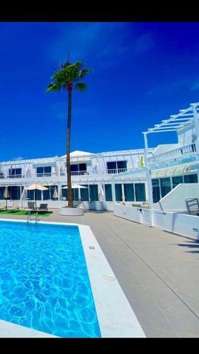 Apartamento Air-conditioned 2 Bedroom Poolside Apt - Free Wifi