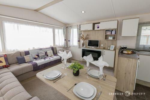 Modern, Picture-perfect, 2-bedroom Home, Parking