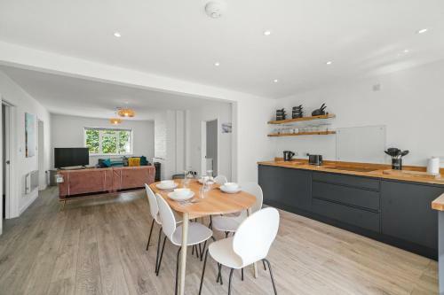Apartamento Moments From The Beach! - Large Garden - Parking
